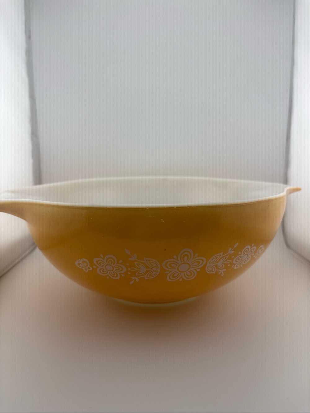 Pyrex Butterfly Gold Cinderella 444 Mixing Bowl